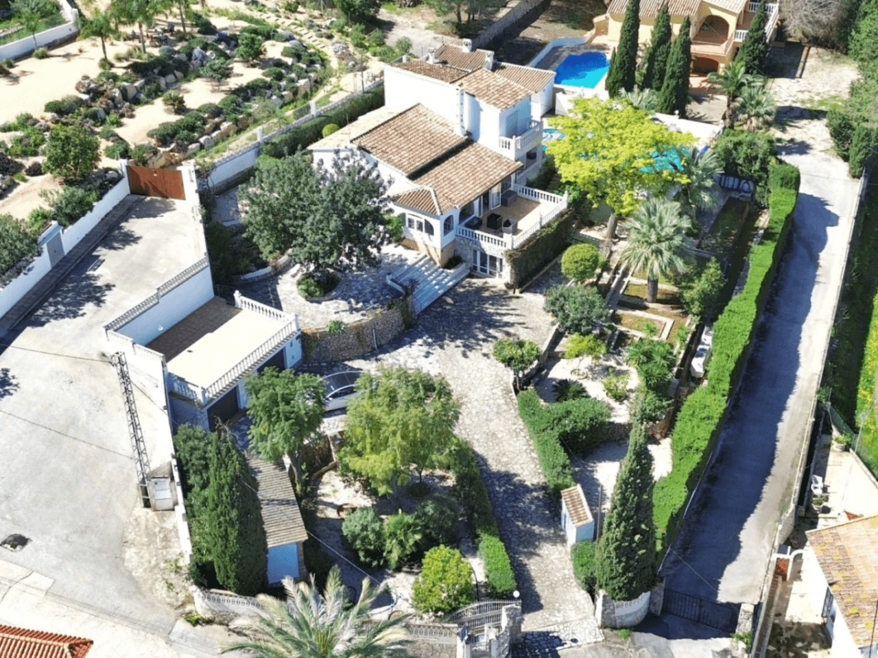 Villa con apartamento de invitados y vistas al mar en Dénia