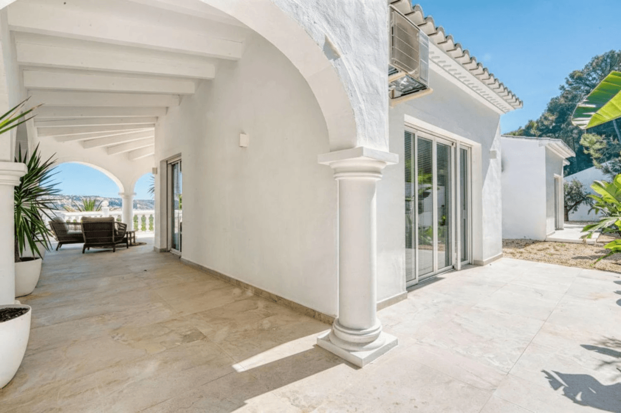 C3XY4646JAV Renovated villa with sea view for sale in Piver