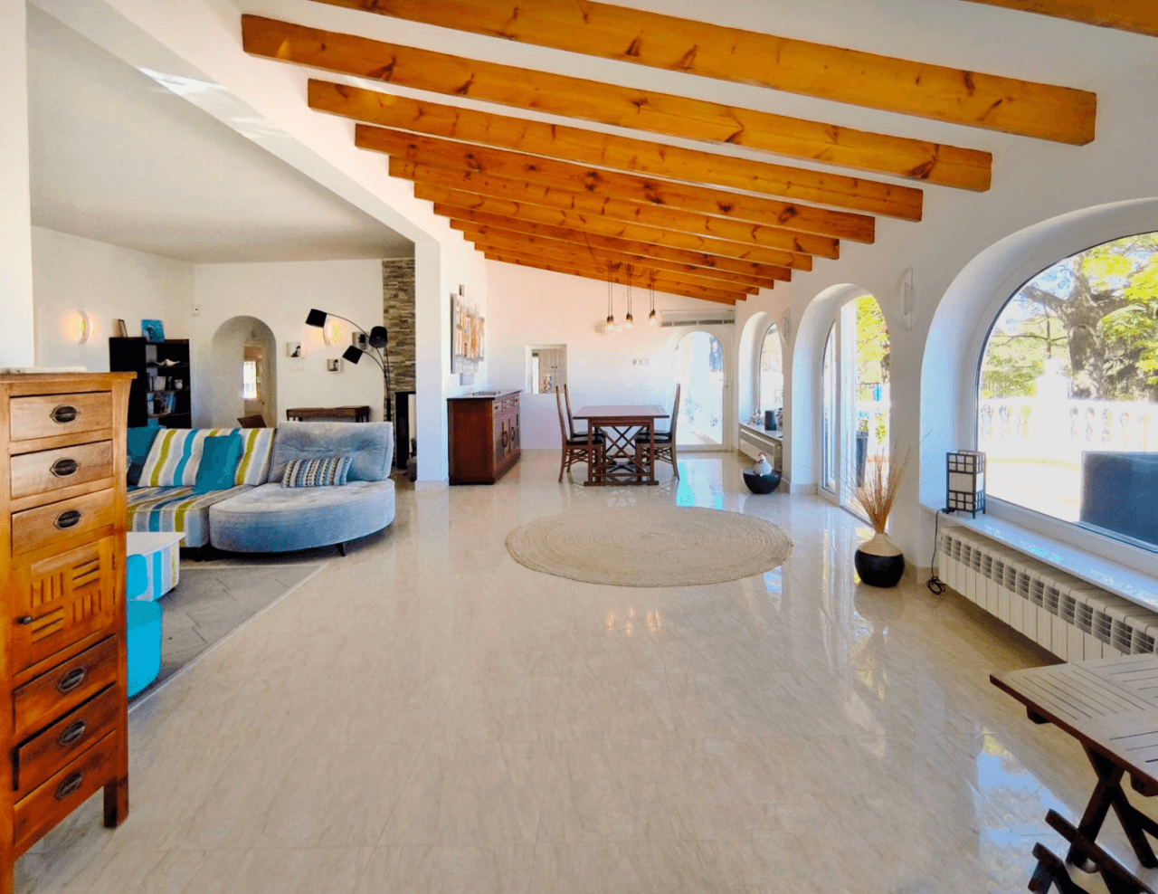 Villa con apartamento de invitados y vistas al mar en Dénia
