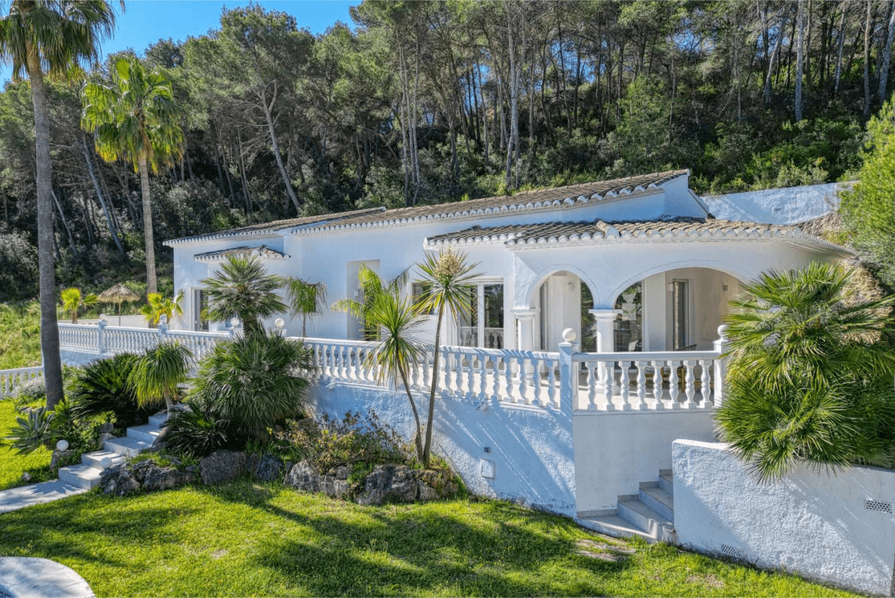 C3XY4646JAV Renovated villa with sea view for sale in Piver