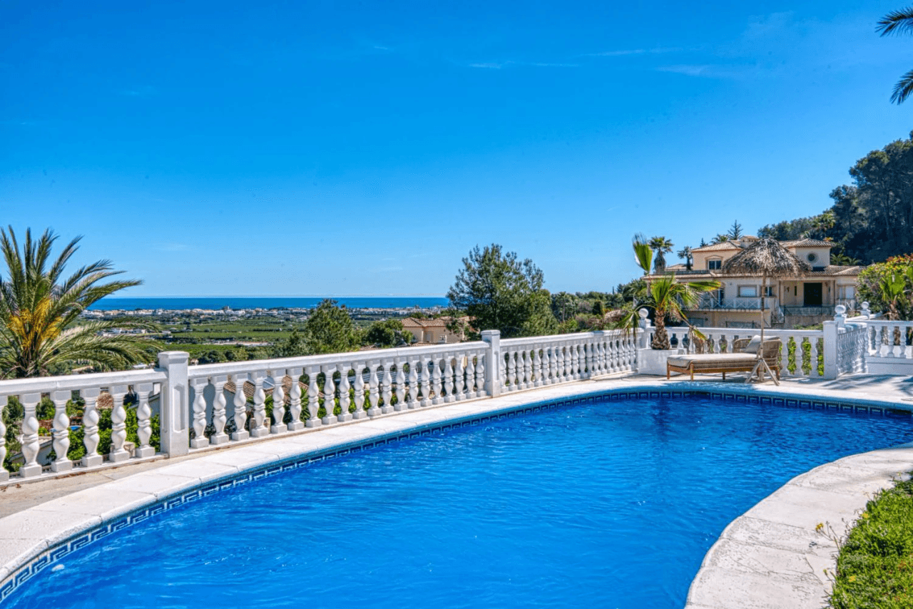C3XY4646JAV Renovated villa with sea view for sale in Piver