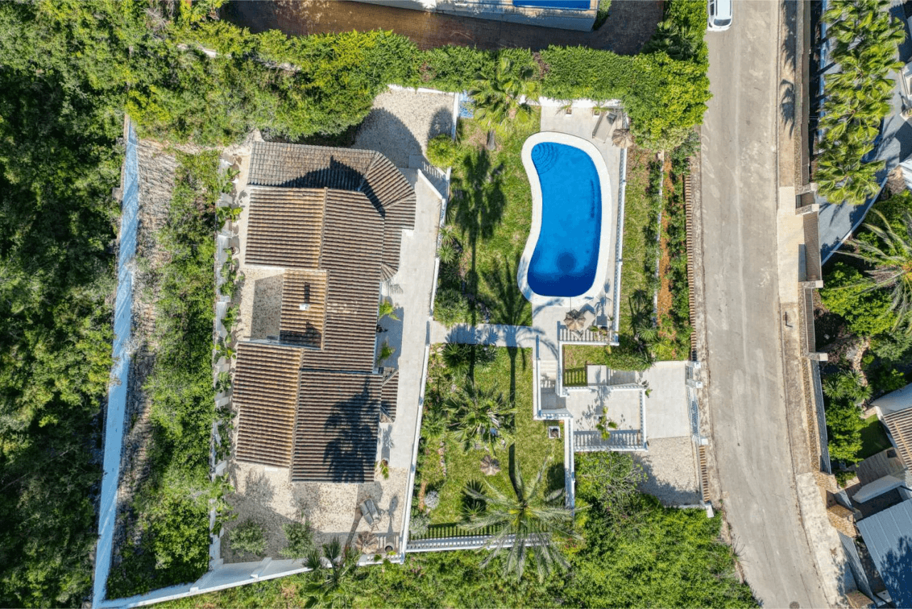 C3XY4646JAV Renovated villa with sea view for sale in Piver