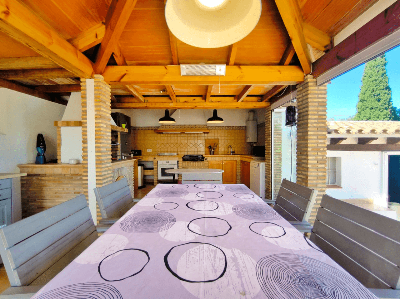 Villa con apartamento de invitados y vistas al mar en Dénia