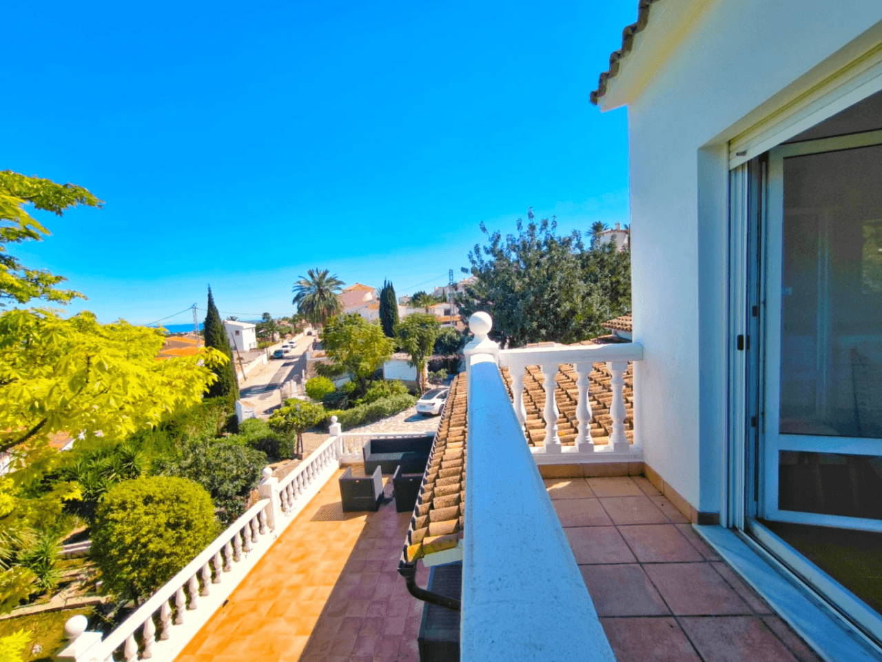 Villa con apartamento de invitados y vistas al mar en Dénia