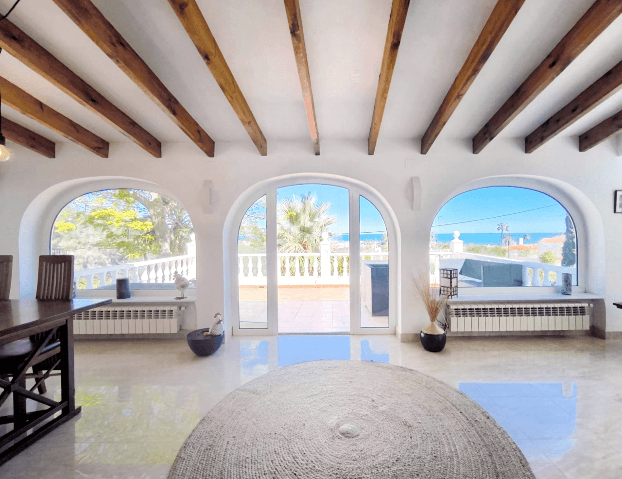 Villa con apartamento de invitados y vistas al mar en Dénia