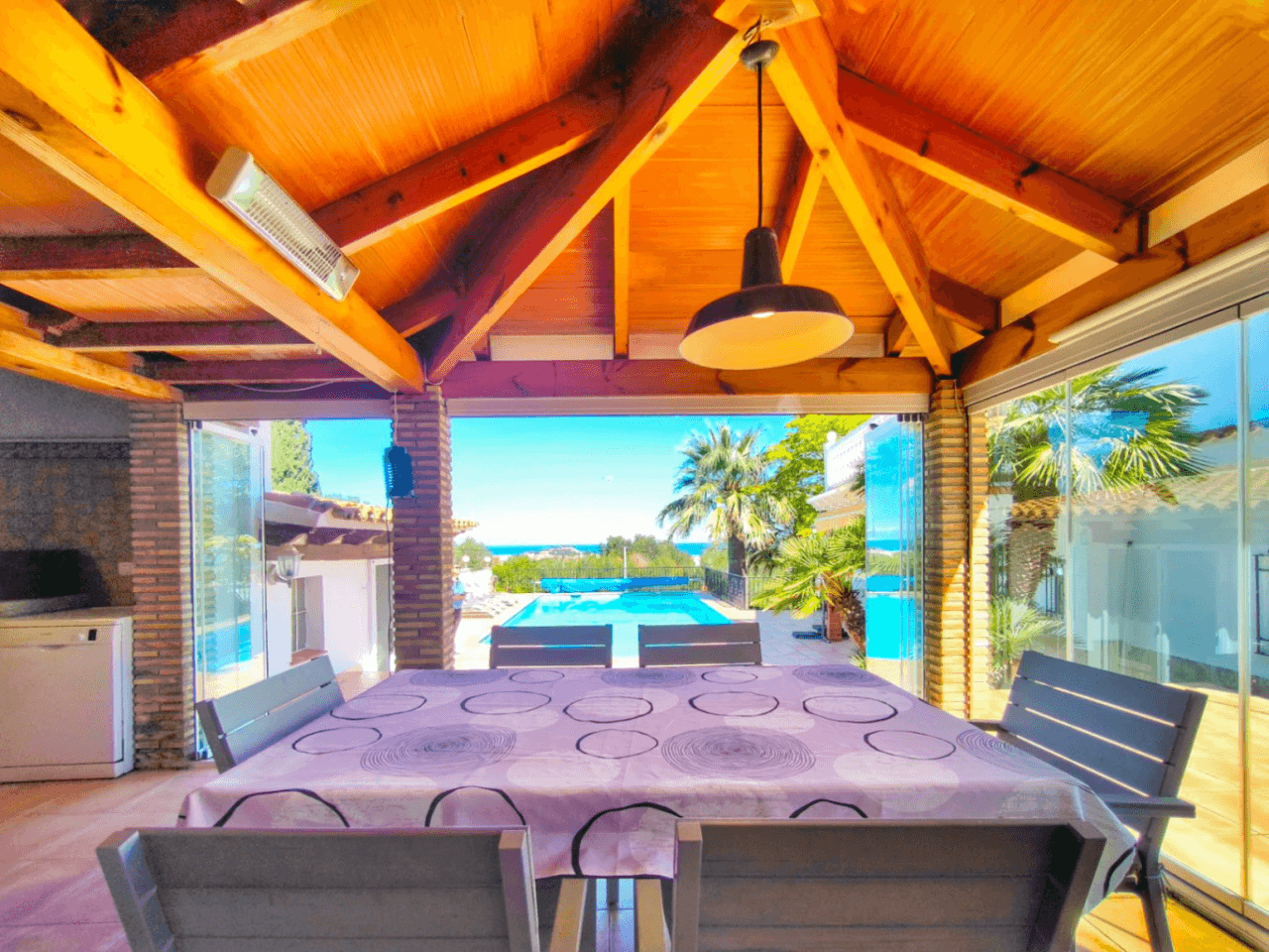 Villa con apartamento de invitados y vistas al mar en Dénia