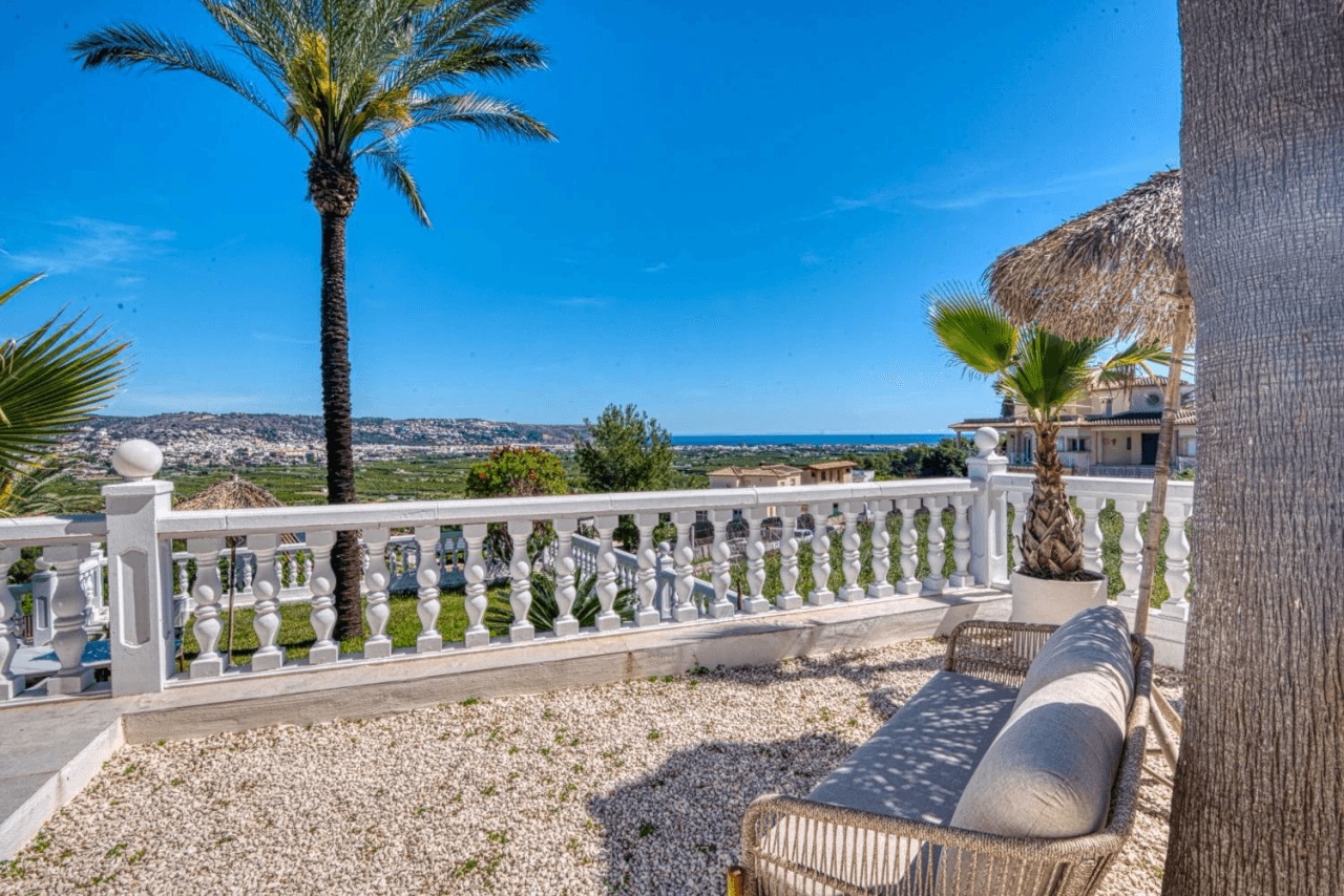 C3XY4646JAV Renovated villa with sea view for sale in Piver