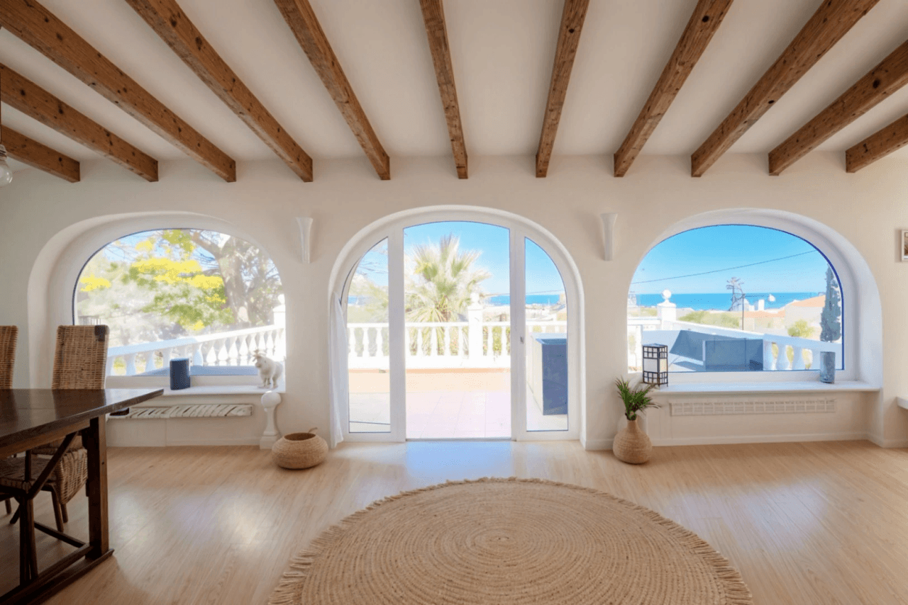 Villa con apartamento de invitados y vistas al mar en Dénia