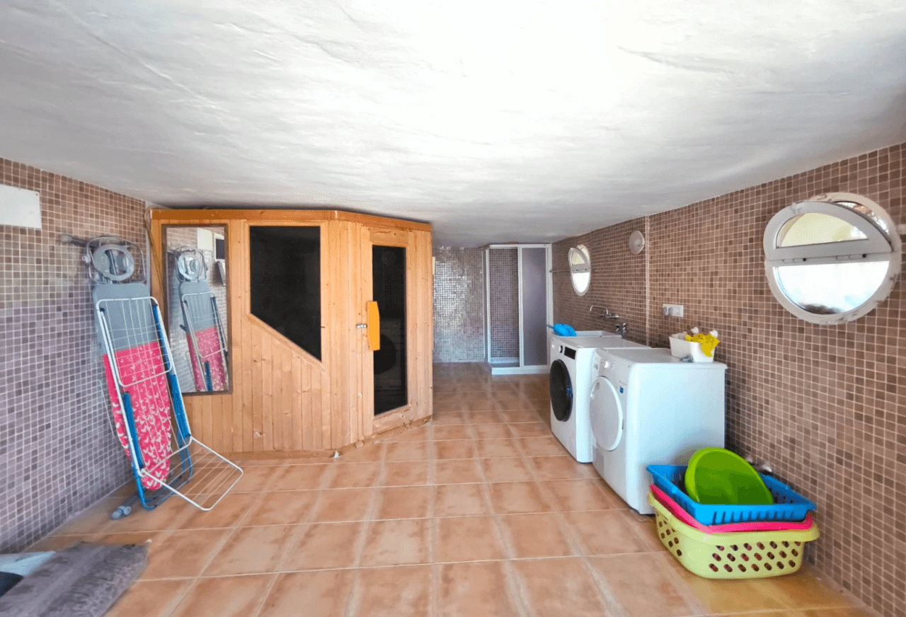 Villa con apartamento de invitados y vistas al mar en Dénia