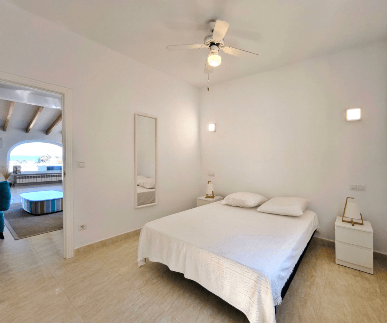 Villa con apartamento de invitados y vistas al mar en Dénia