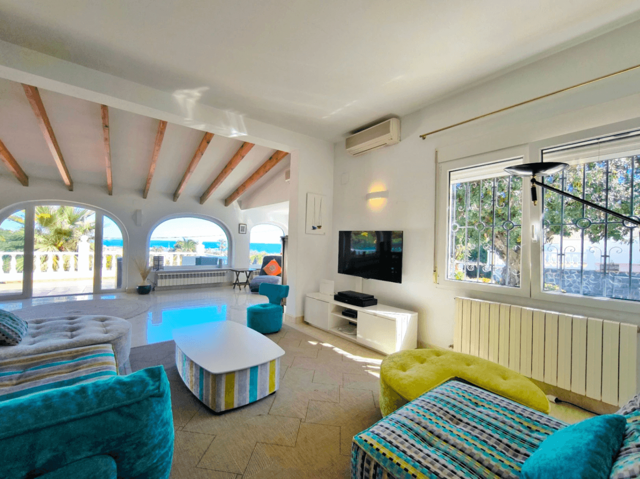 Villa con apartamento de invitados y vistas al mar en Dénia