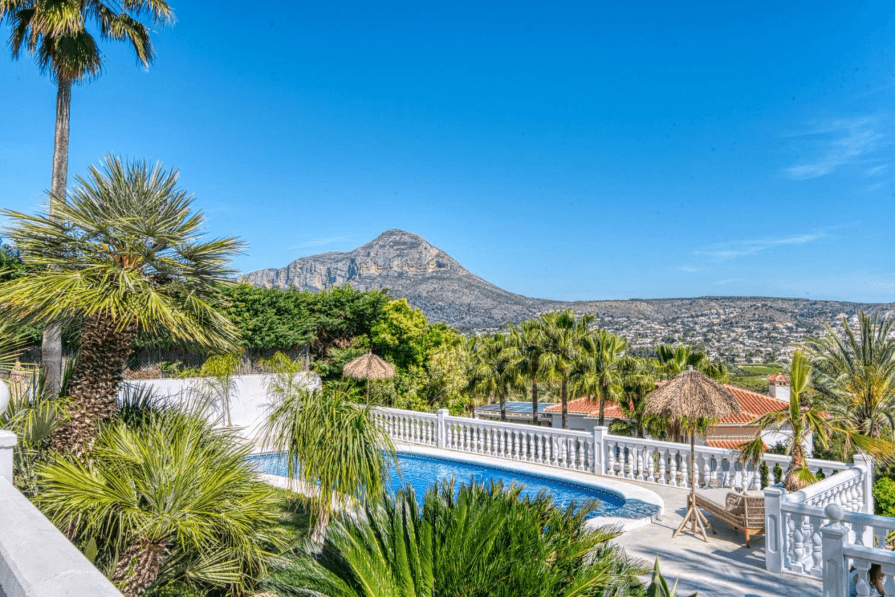 C3XY4646JAV Renovated villa with sea view for sale in Piver