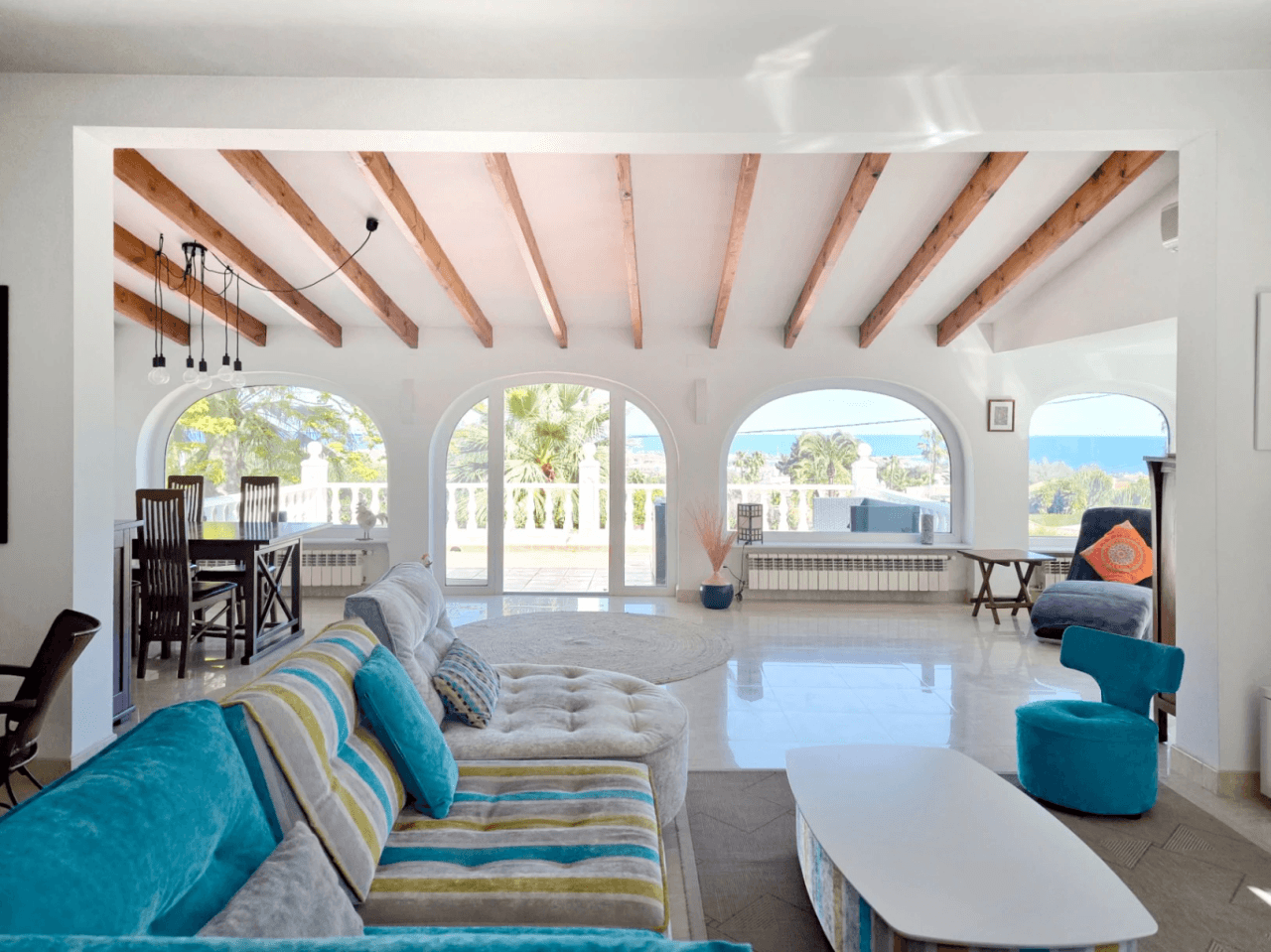 Villa con apartamento de invitados y vistas al mar en Dénia