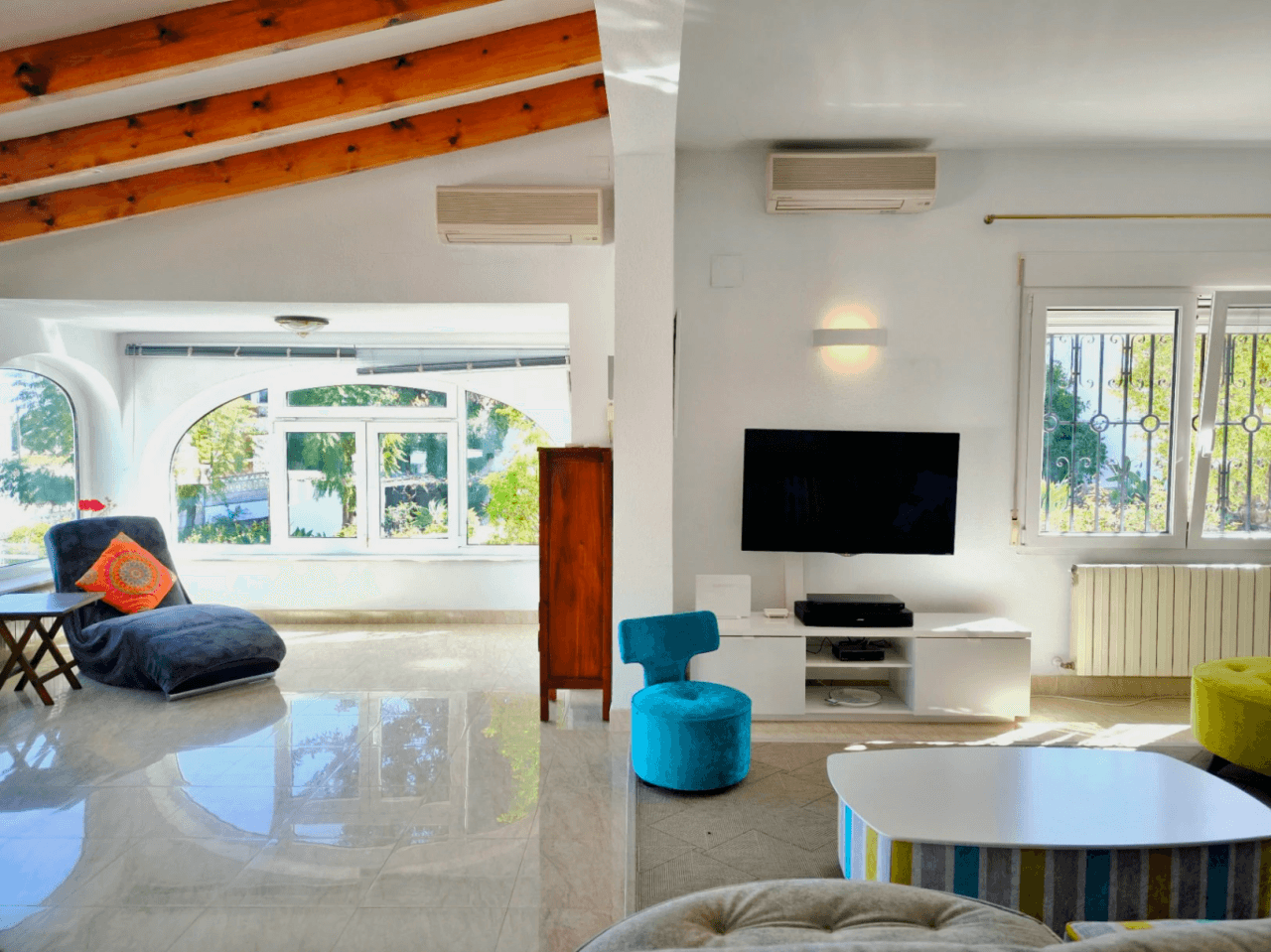 Villa con apartamento de invitados y vistas al mar en Dénia