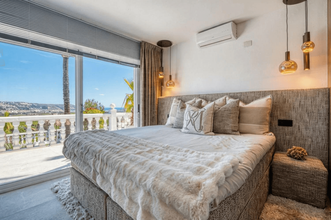 C3XY4646JAV Renovated villa with sea view for sale in Piver