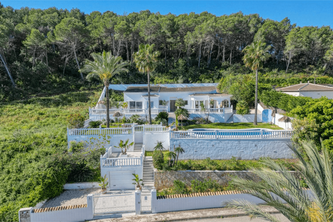 C3XY4646JAV Renovated villa with sea view for sale in Piver