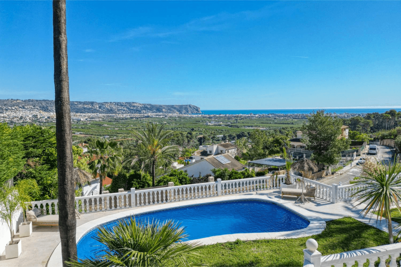 C3XY4646JAV Renovated villa with sea view for sale in Piver