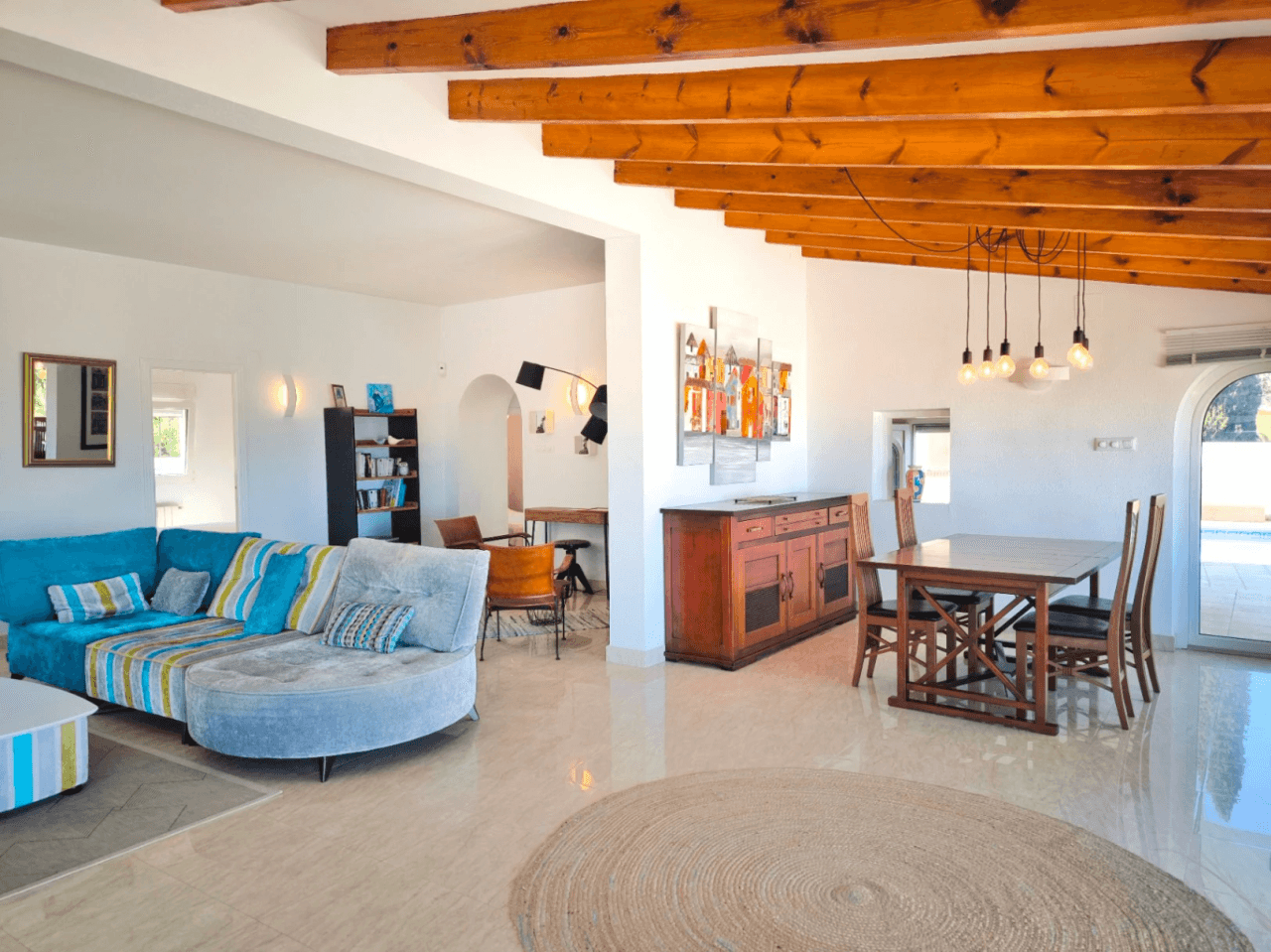 Villa con apartamento de invitados y vistas al mar en Dénia