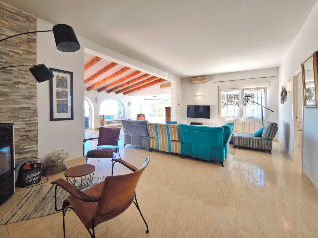 Villa con apartamento de invitados y vistas al mar en Dénia