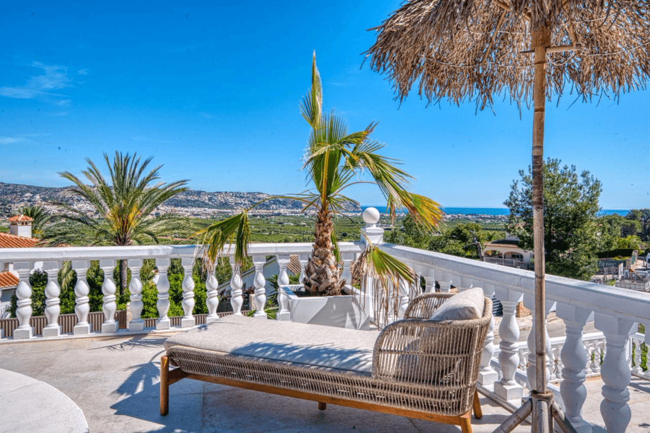 C3XY4646JAV Renovated villa with sea view for sale in Piver