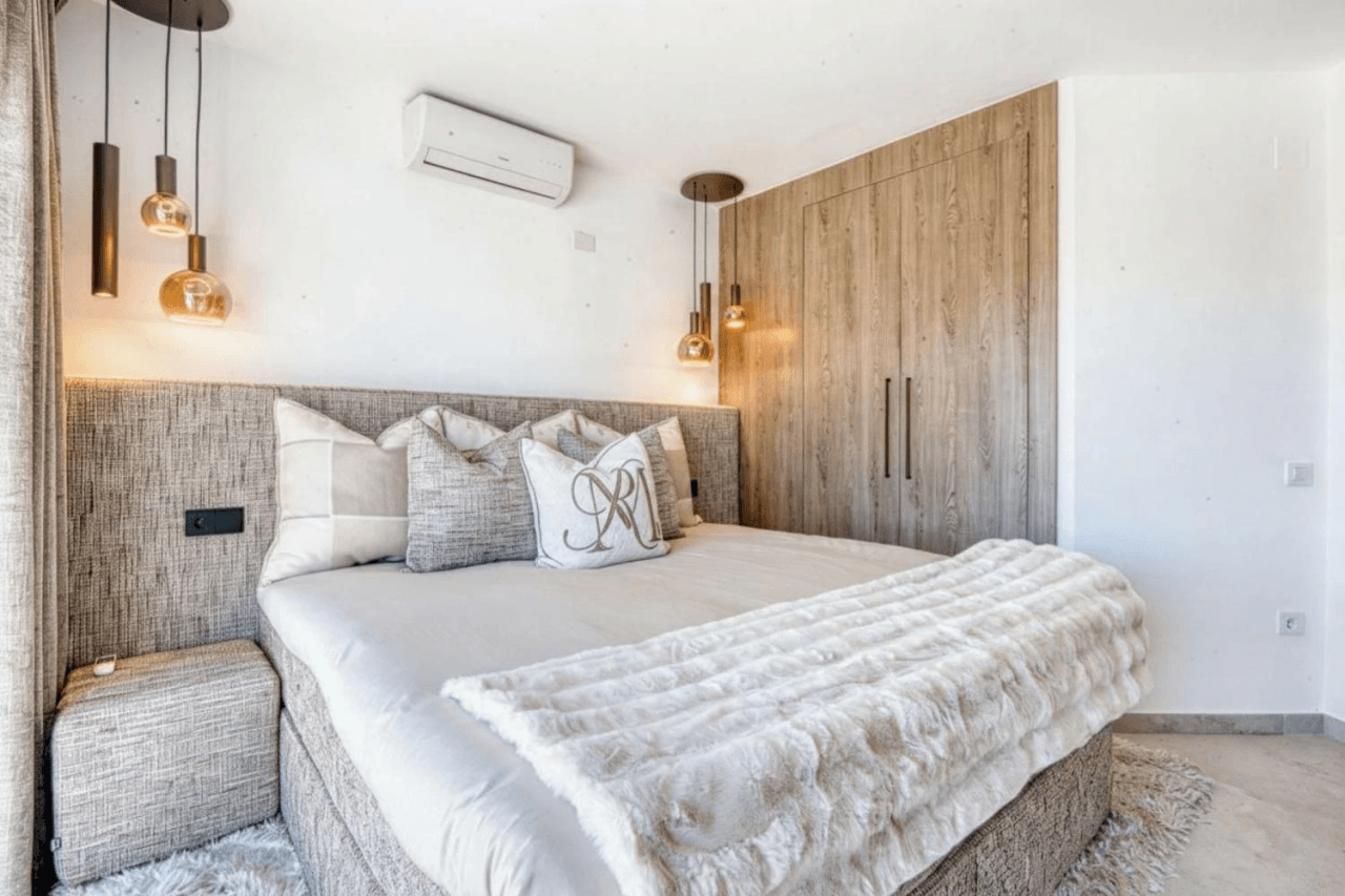 C3XY4646JAV Renovated villa with sea view for sale in Piver