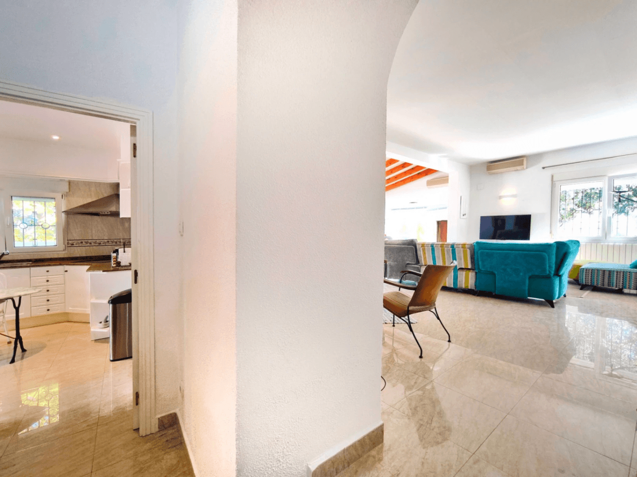 Villa con apartamento de invitados y vistas al mar en Dénia