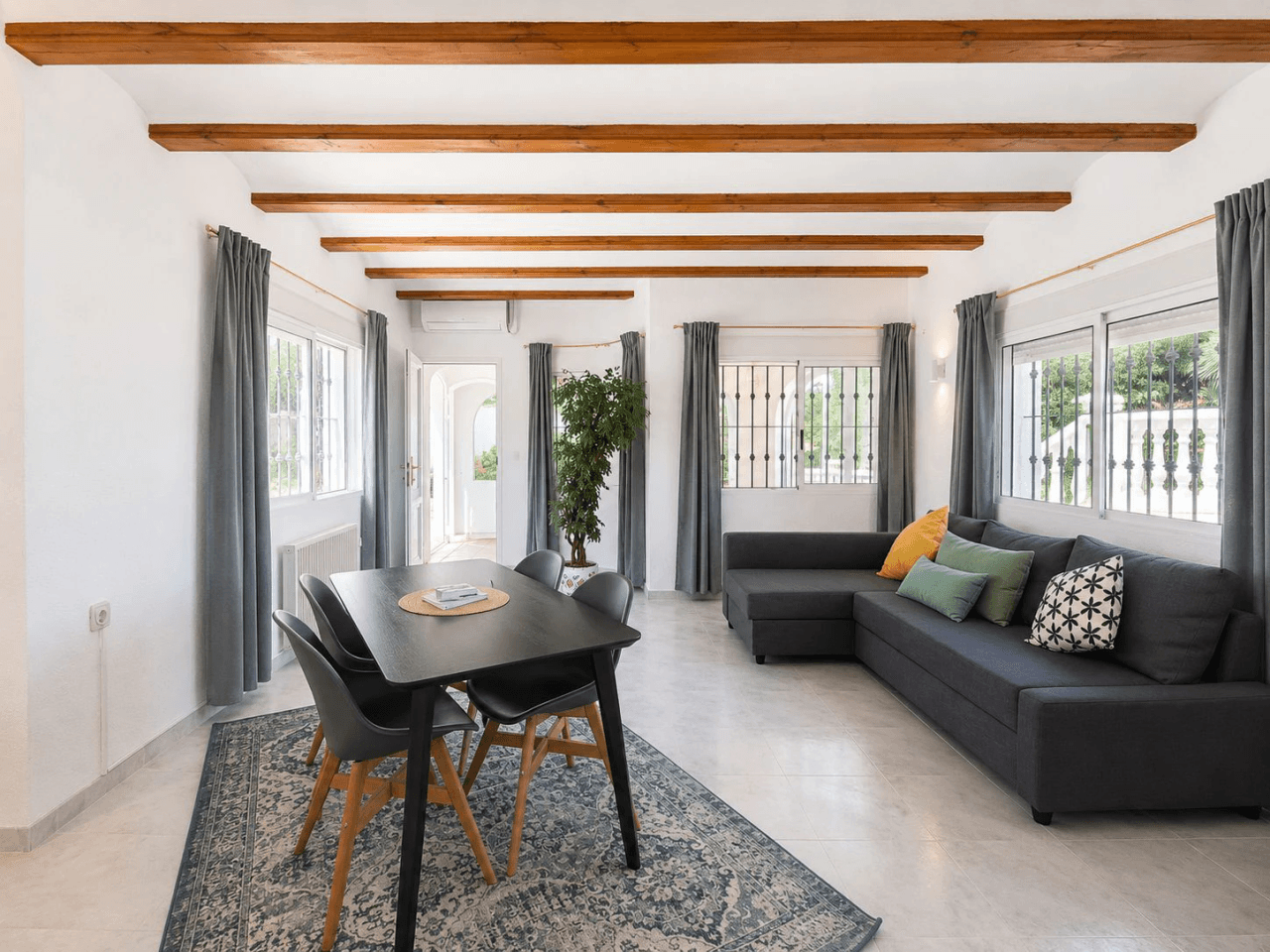Villa de 3 dormitorios y vistas al mar en el Montgó, Dénia