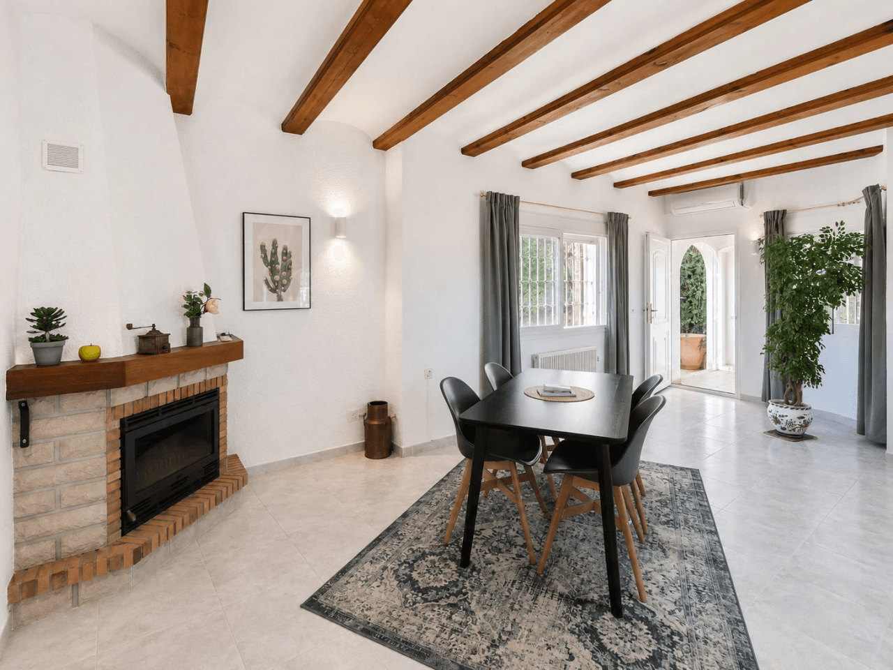 Villa de 3 dormitorios y vistas al mar en el Montgó, Dénia