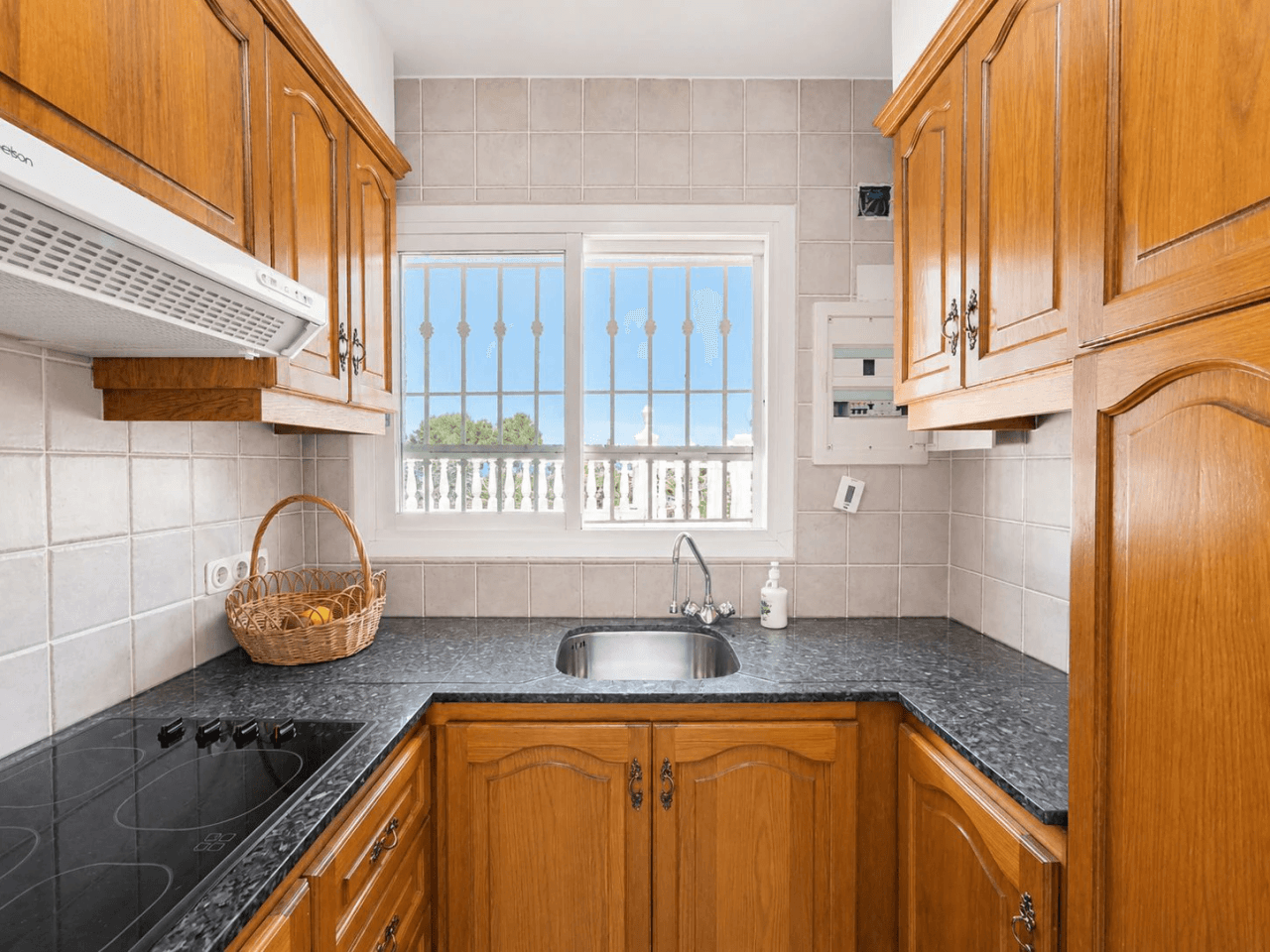 Villa de 3 dormitorios y vistas al mar en el Montgó, Dénia