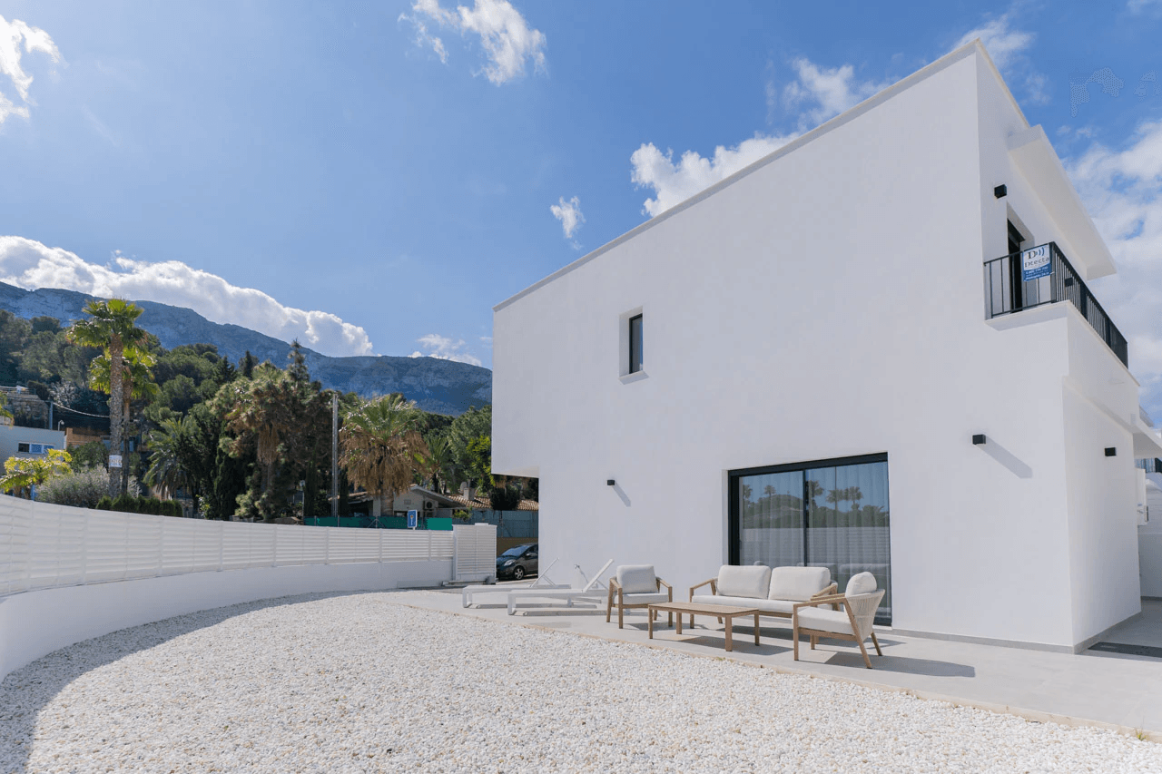 8327DEN Moderne villa te koop in Denia.