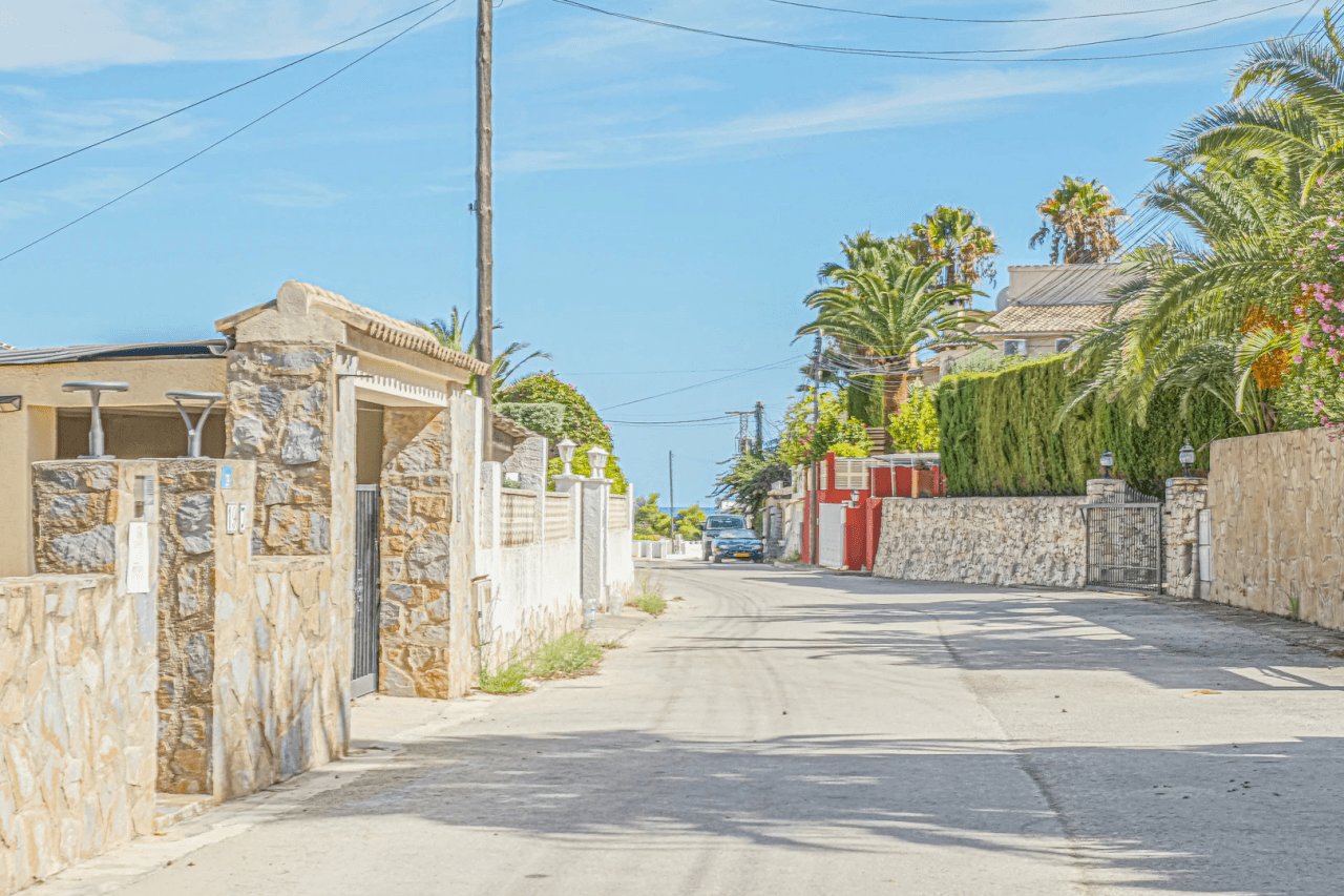 4295BEN Parcela en venta a 800 m de la playa de Benissa