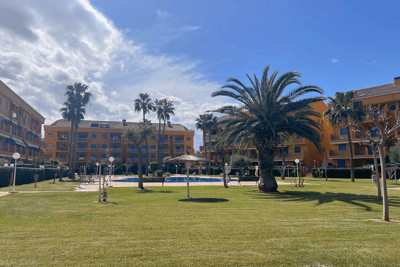8269DEN Duplex penthouse avec terrasse et vue partielle sur la mer à vendre à Las Marina, Denia.