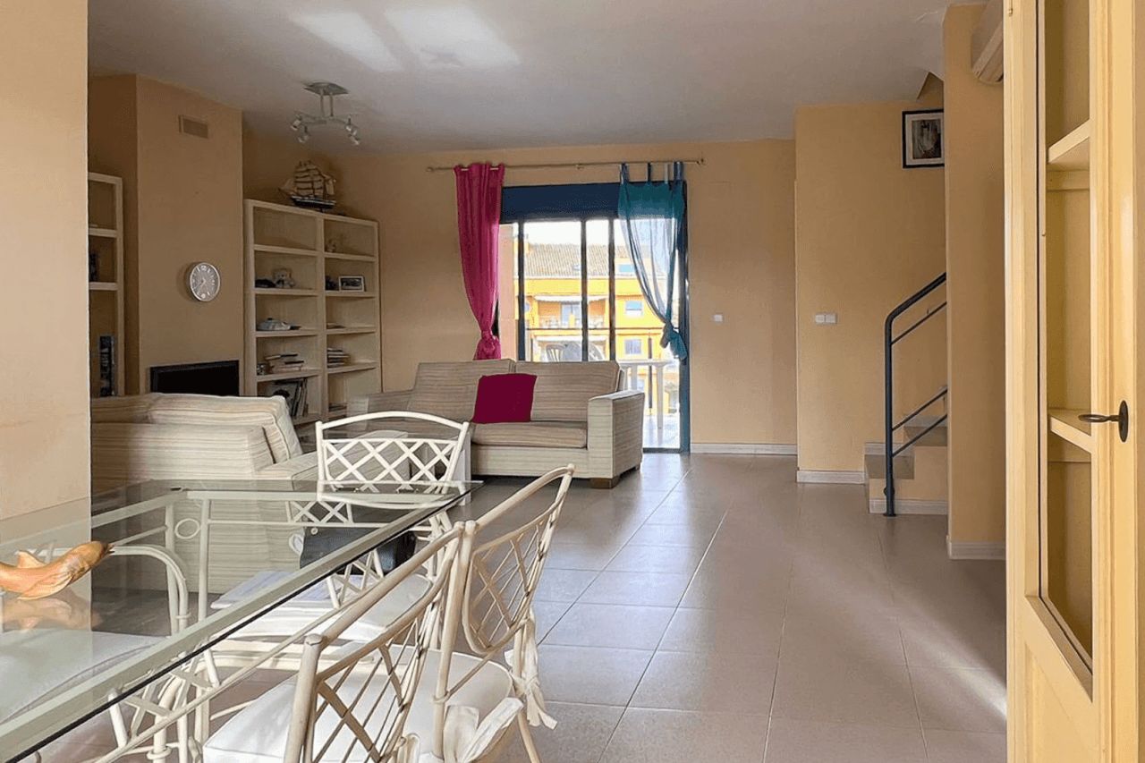 8269DEN Duplex penthouse avec terrasse et vue partielle sur la mer à vendre à Las Marina, Denia.