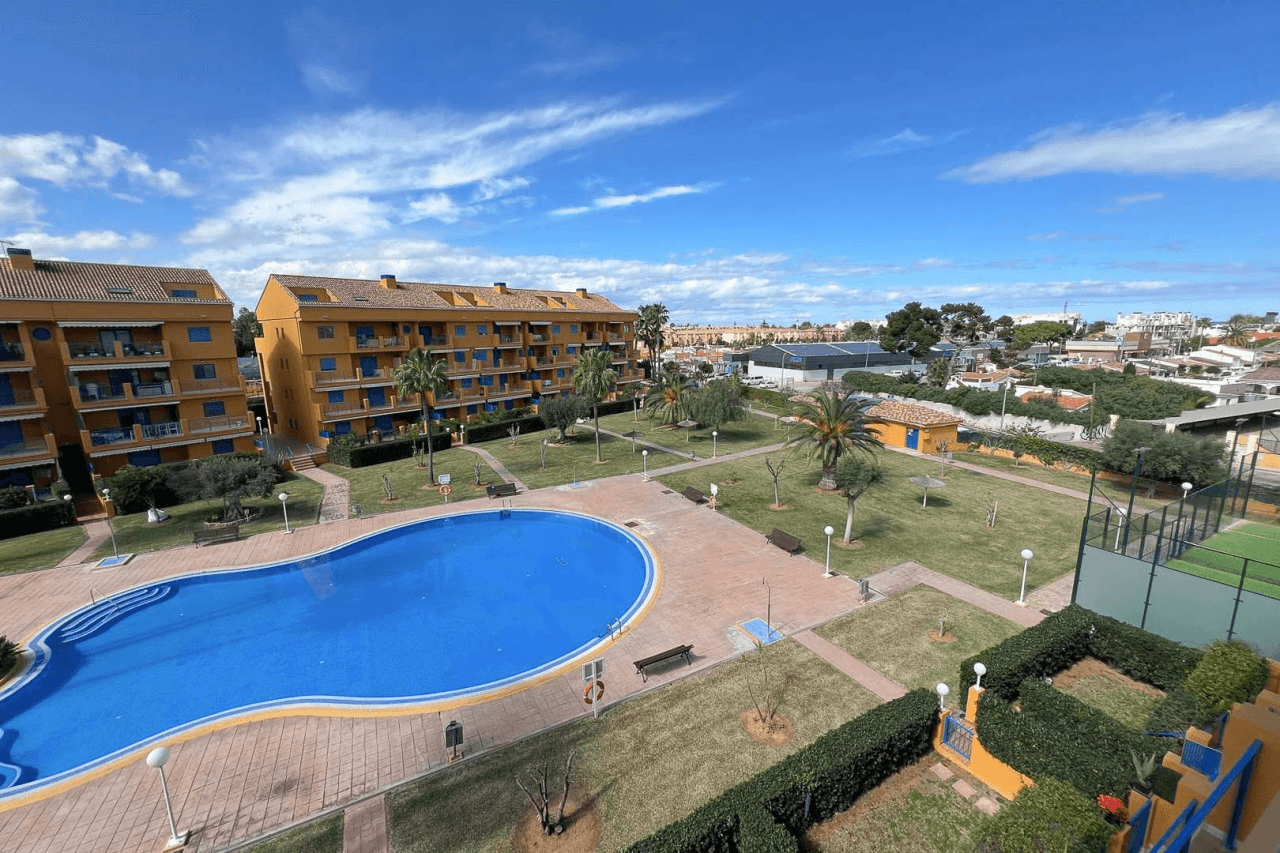 8269DEN Duplex penthouse avec terrasse et vue partielle sur la mer à vendre à Las Marina, Denia.