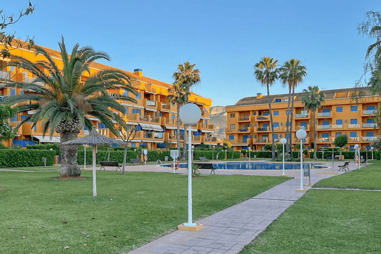 8269DEN Duplex penthouse avec terrasse et vue partielle sur la mer à vendre à Las Marina, Denia.