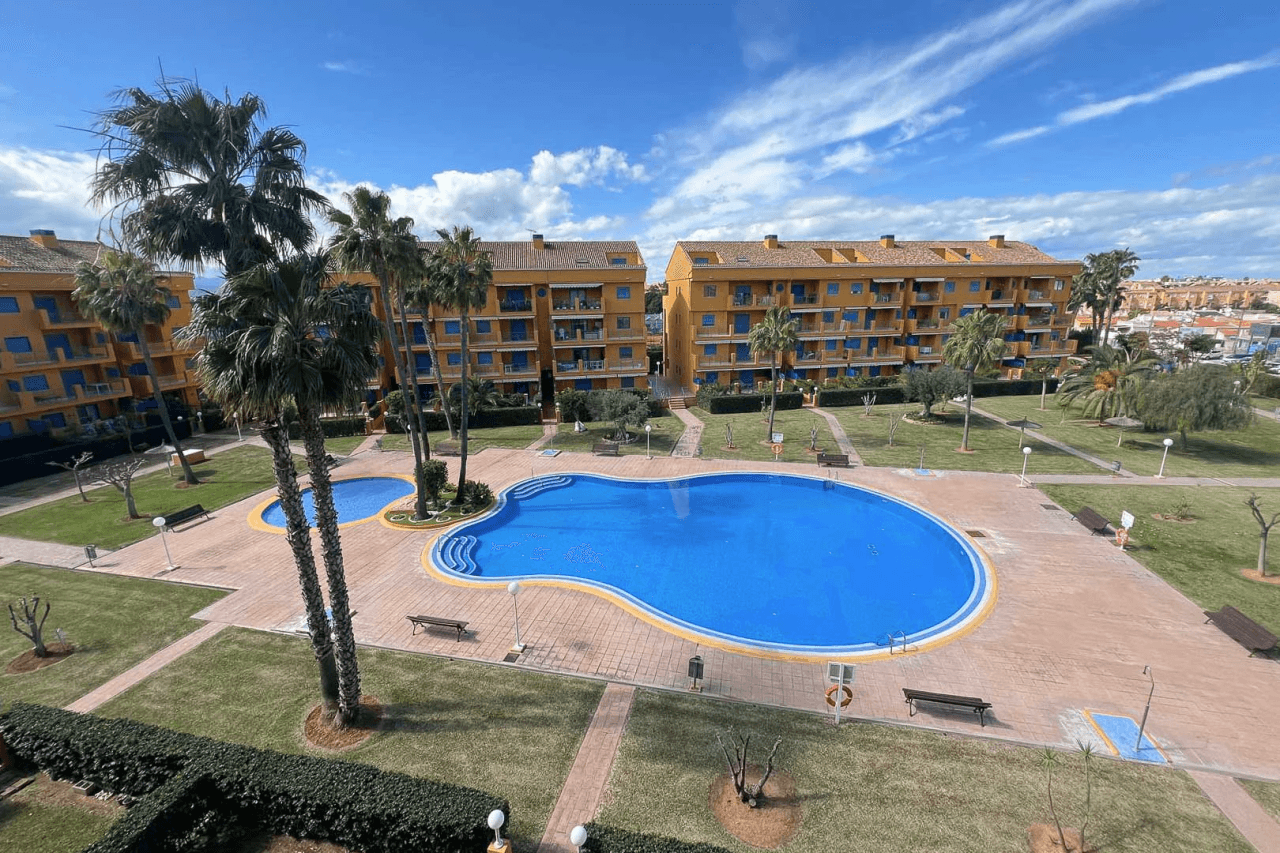 8269DEN Duplex penthouse avec terrasse et vue partielle sur la mer à vendre à Las Marina, Denia.