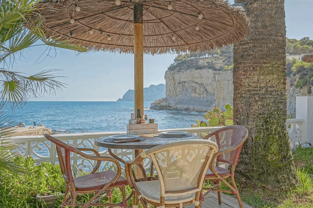 6167BEN Gran parcela edificable con impresionantes vistas al mar en venta en Benissa
