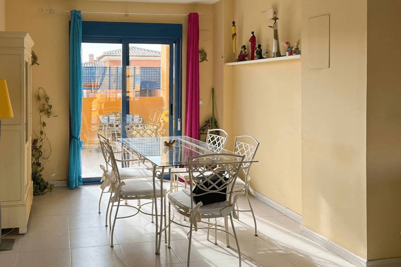8269DEN Duplex penthouse avec terrasse et vue partielle sur la mer à vendre à Las Marina, Denia.