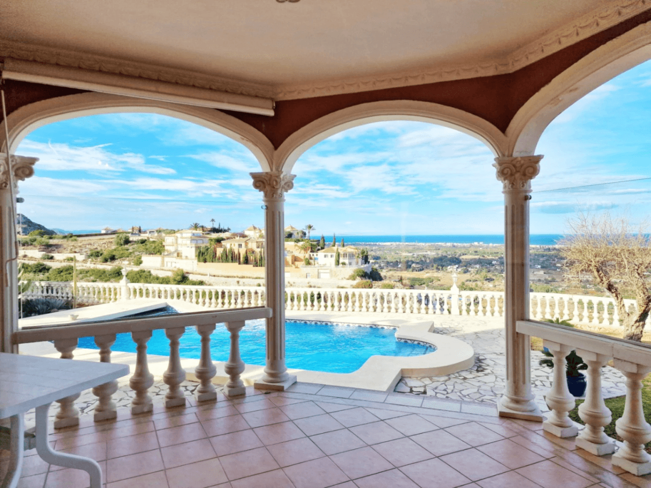 Gelijkvloerse villa met uitzicht op zee in Marquesa VI