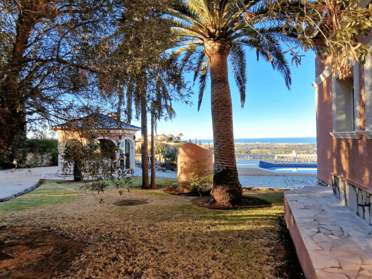 Gelijkvloerse villa met uitzicht op zee in Marquesa VI