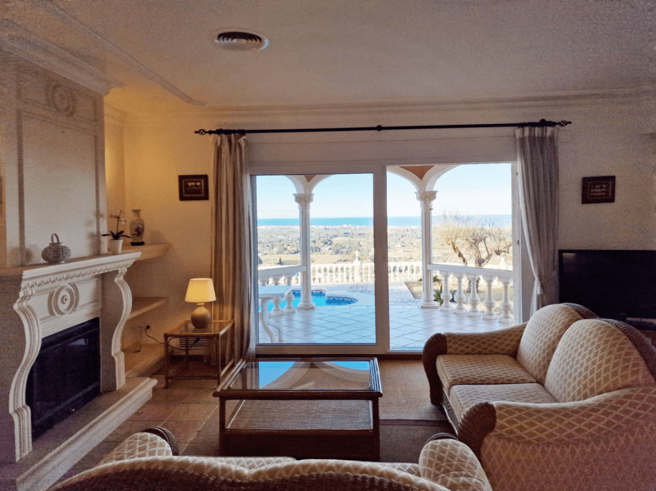Gelijkvloerse villa met uitzicht op zee in Marquesa VI