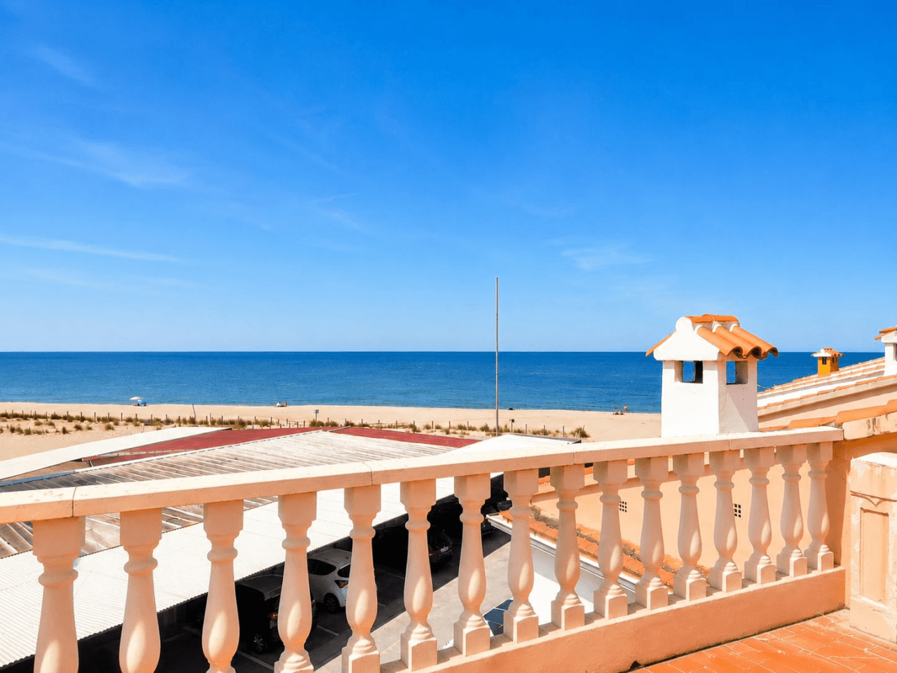Adosado de 4 dormitorios y vistas al mar en Les Deveses, Dénia