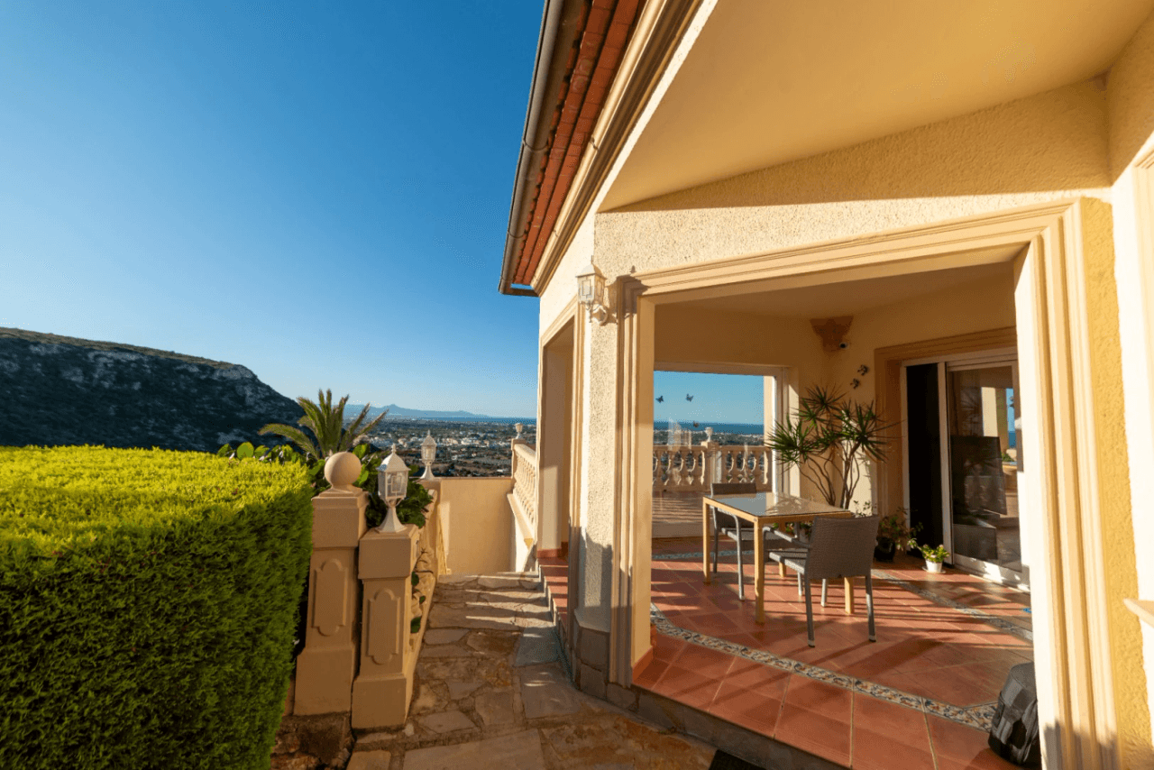 Luxe villa met uitzicht op zee in Denia