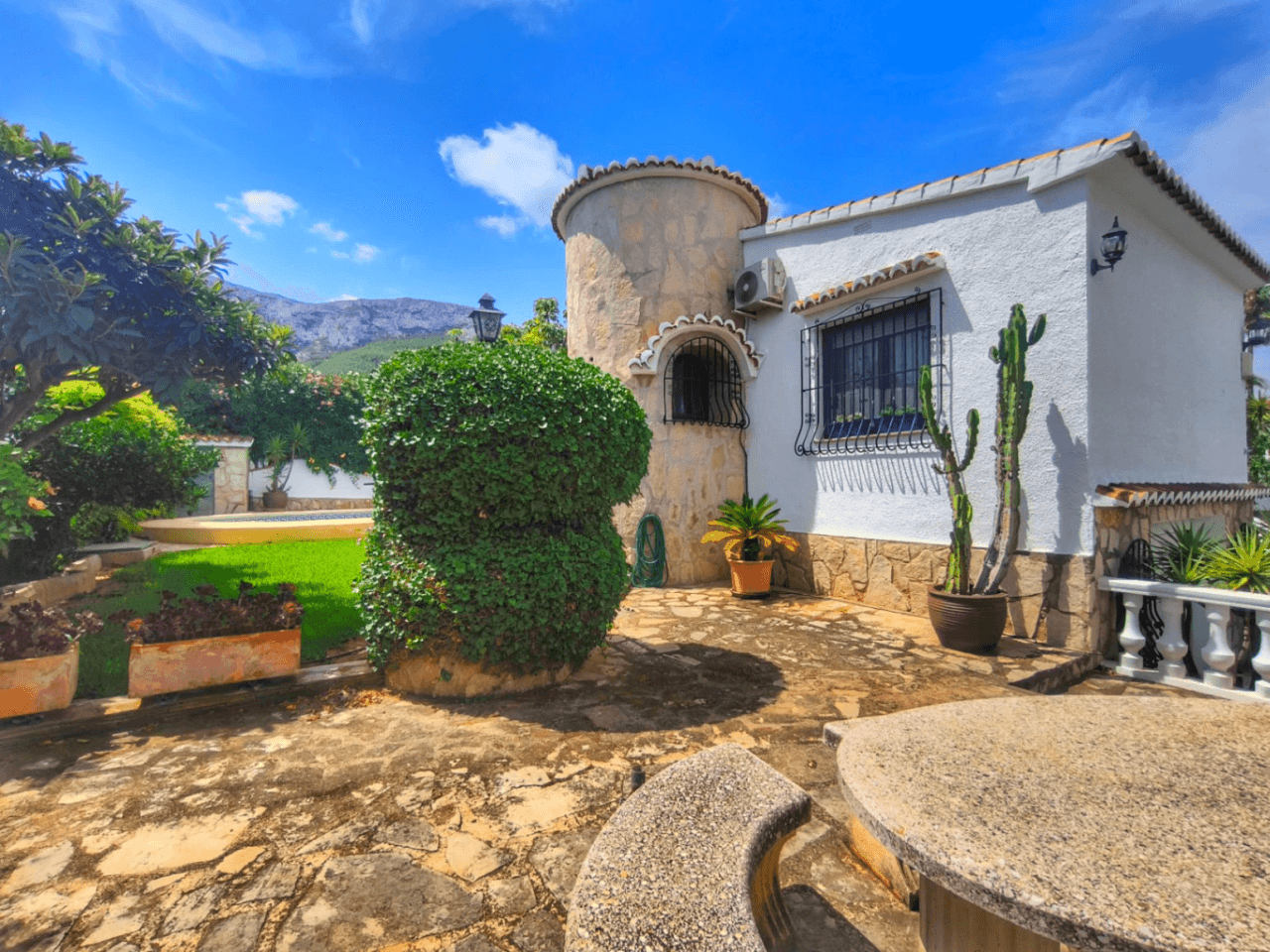Gerestaureerde villa met 2 slaapkamers in Montgó, Dénia