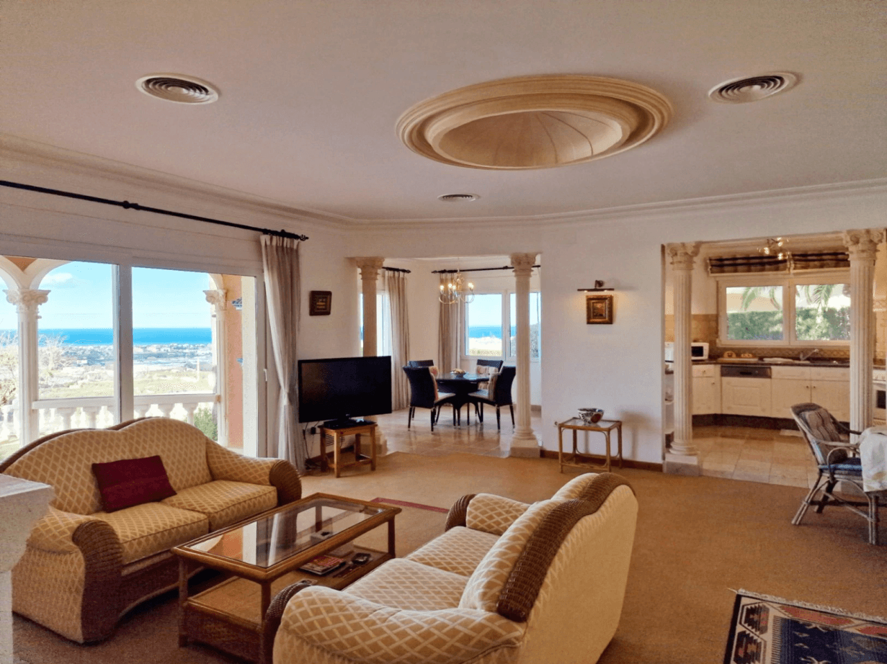 Gelijkvloerse villa met uitzicht op zee in Marquesa VI