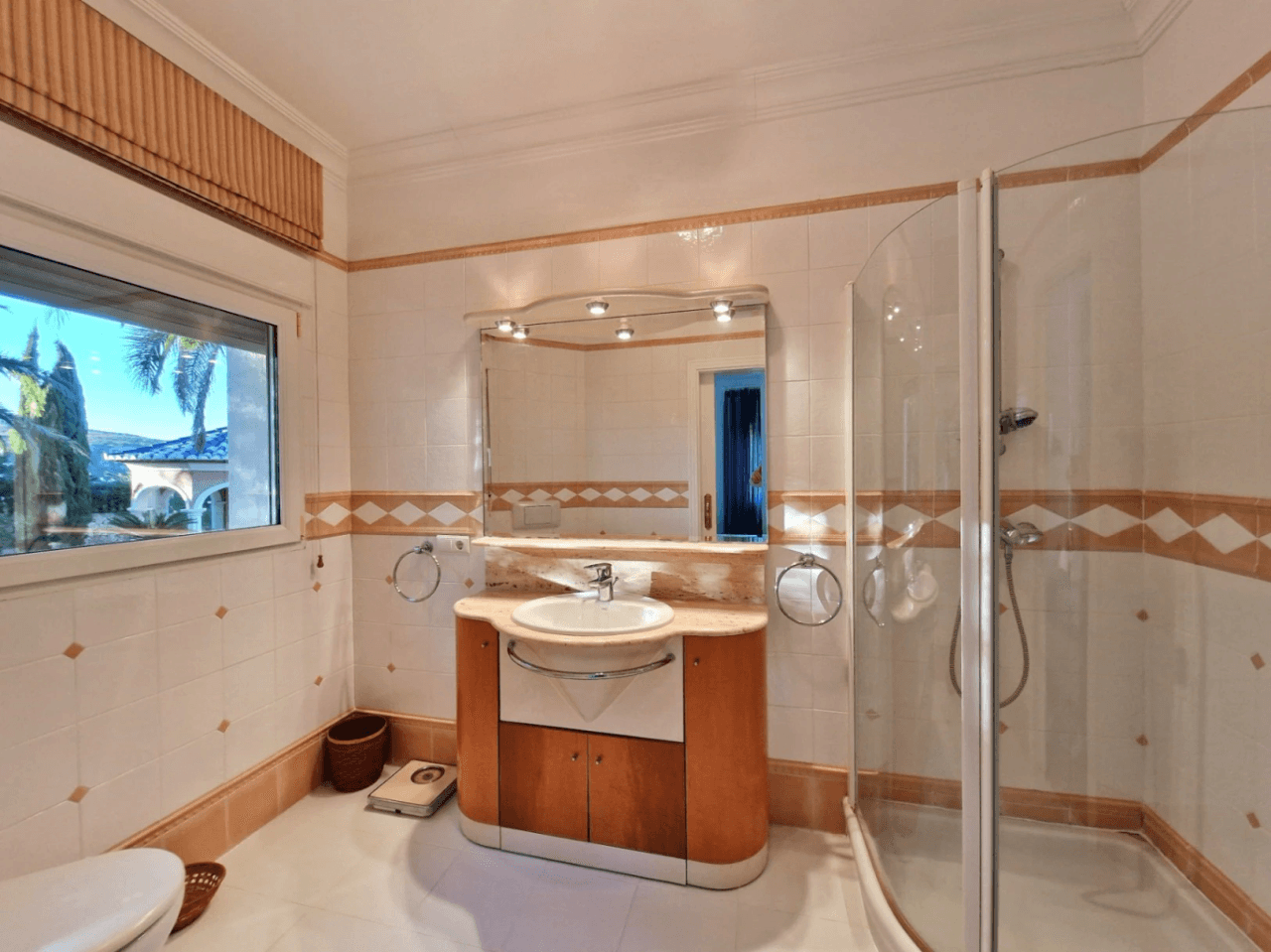 Gelijkvloerse villa met uitzicht op zee in Marquesa VI