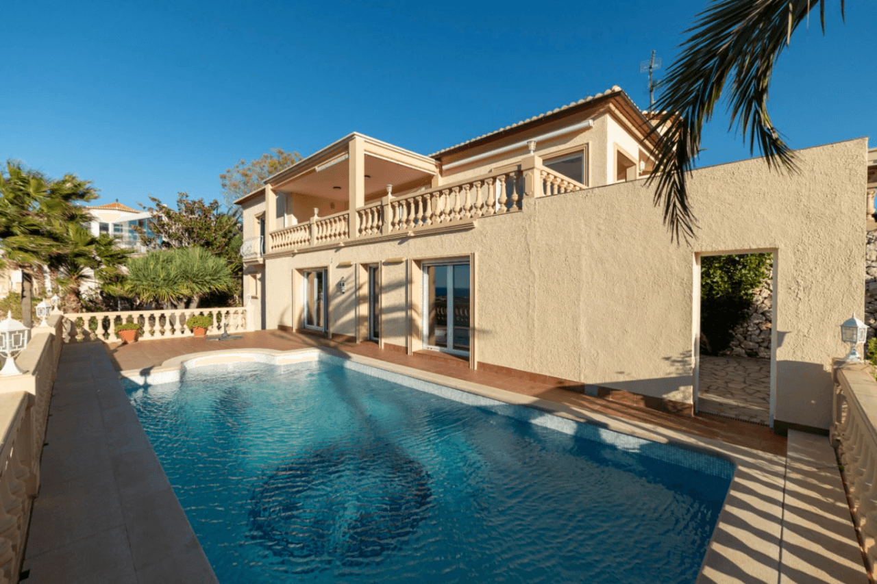 Luxe villa met uitzicht op zee in Denia