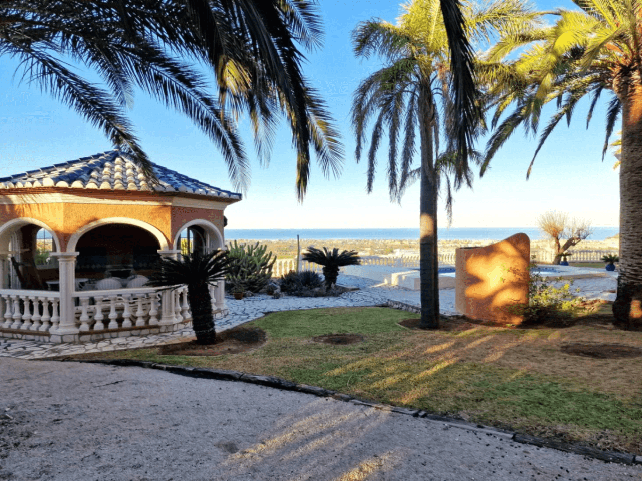 Gelijkvloerse villa met uitzicht op zee in Marquesa VI