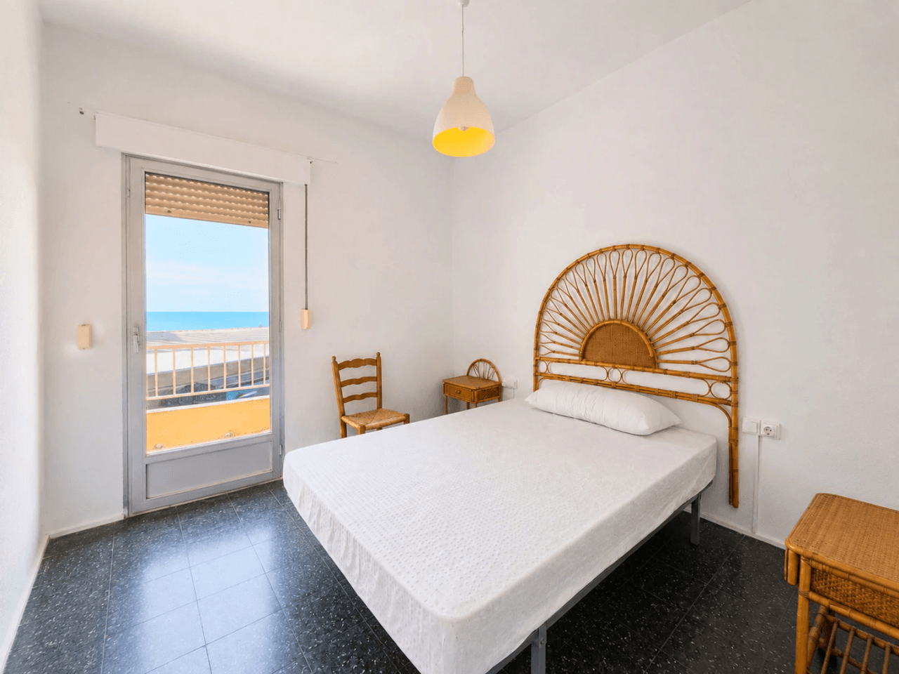 Adosado de 4 dormitorios y vistas al mar en Les Deveses, Dénia