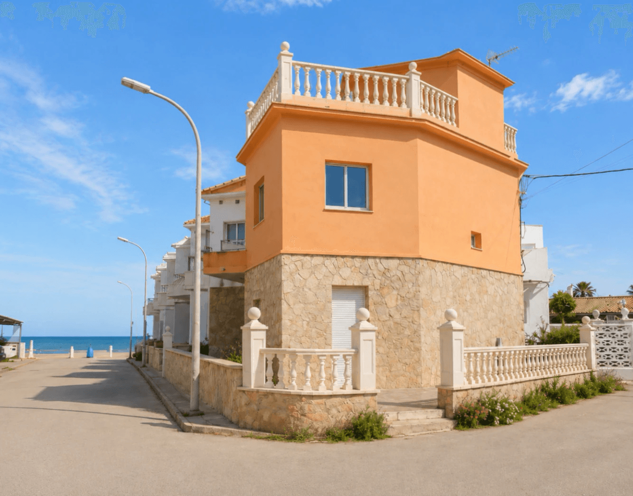 Adosado de 4 dormitorios y vistas al mar en Les Deveses, Dénia
